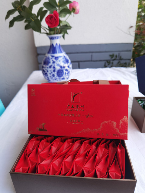 【大別山精神系列一特級信陽紅茶伴手禮（匠心）】大別山脈、核心產(chǎn)區(qū)、高山茶園、匠心制作  980元/盒